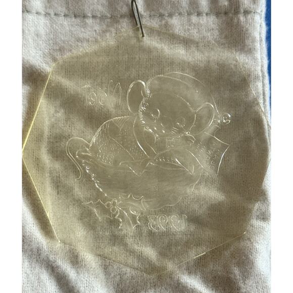 1993 Holiday Treasures Collectors’ Sleeping Mouse Octagonal Acrylic Ornament - Picture 3 of 11